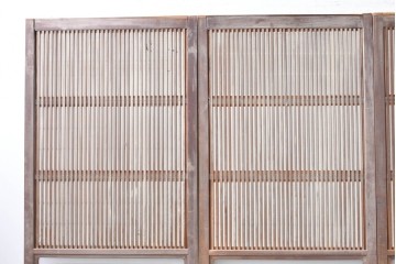 アンティーク建具　昭和初期　裏障子付き　すっきりとした細身の桟が美しい幅狭格子戸4枚セット　(R-087461)