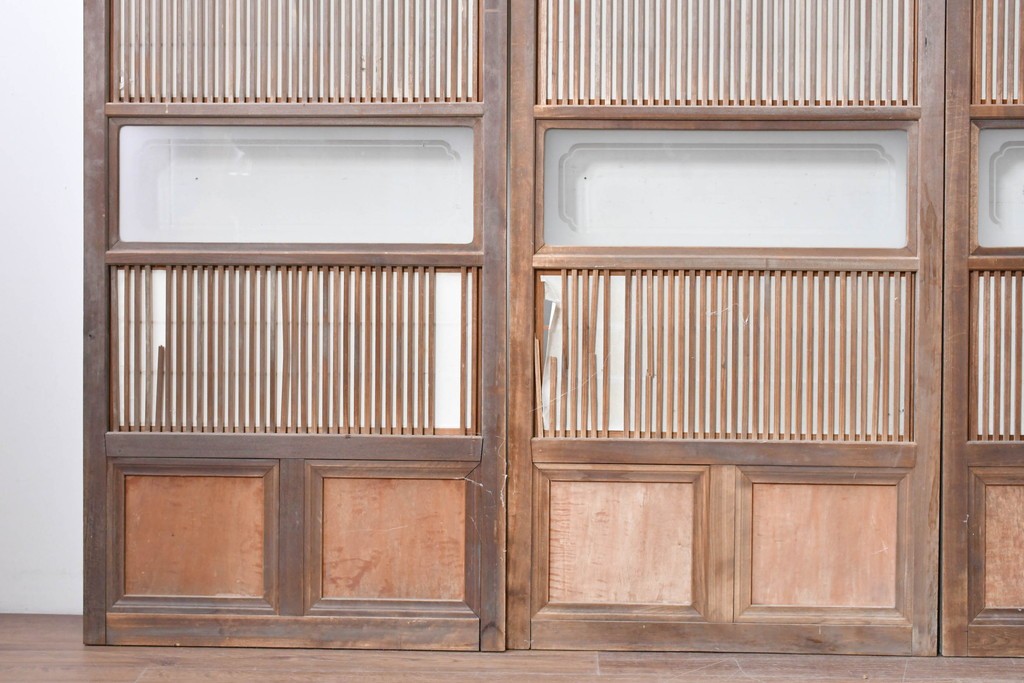 アンティーク建具　昭和初期　裏障子付き　すっきりとした細身の桟が美しい幅狭格子戸4枚セット　(R-087461)