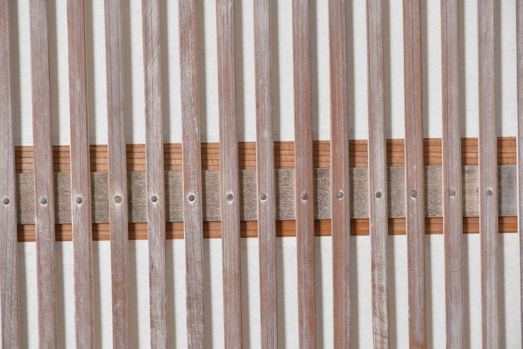 アンティーク建具　昭和初期　裏障子付き　すっきりとした細身の桟が美しい幅狭格子戸4枚セット　(R-087461)