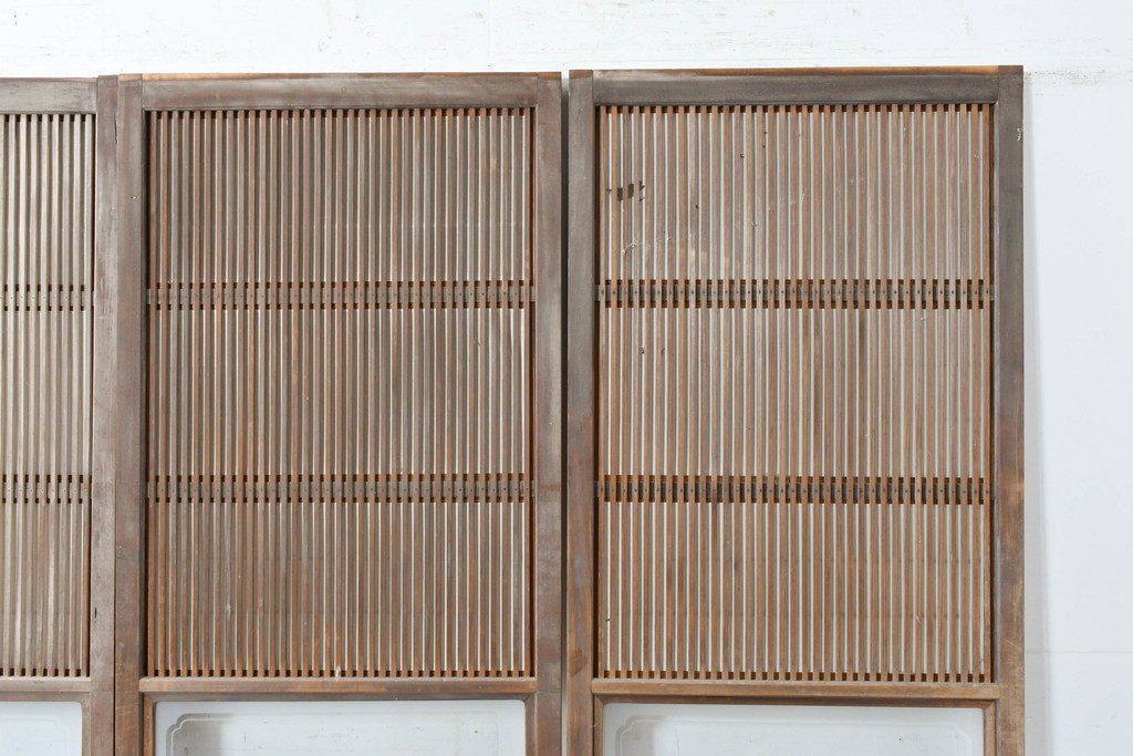 アンティーク建具　昭和初期　裏障子付き　すっきりとした細身の桟が美しい幅狭格子戸4枚セット　(R-087461)