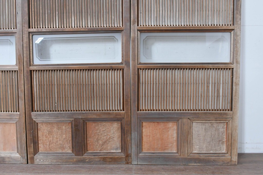 アンティーク建具　昭和初期　裏障子付き　すっきりとした細身の桟が美しい幅狭格子戸4枚セット　(R-087461)