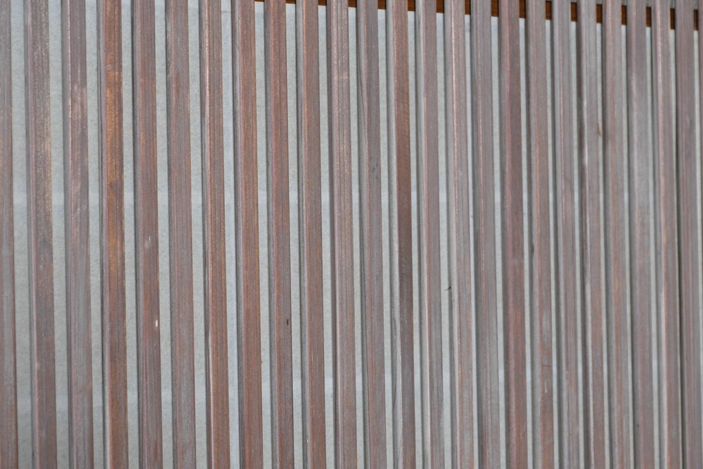 アンティーク建具　昭和初期　裏障子付き　すっきりとした細身の桟が美しい幅狭格子戸4枚セット　(R-087461)