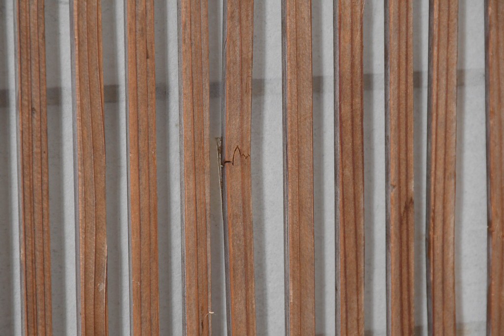 アンティーク建具　昭和初期　裏障子付き　すっきりとした細身の桟が美しい幅狭格子戸4枚セット　(R-087461)