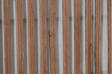 アンティーク建具　昭和初期　裏障子付き　すっきりとした細身の桟が美しい幅狭格子戸4枚セット　(R-087461)