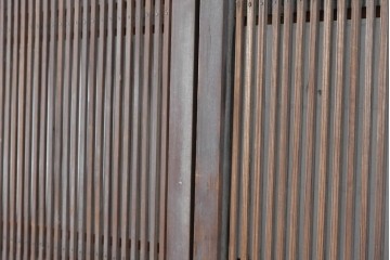 アンティーク建具　昭和初期　裏障子付き　すっきりとした細身の桟が美しい幅狭格子戸4枚セット　(R-087461)