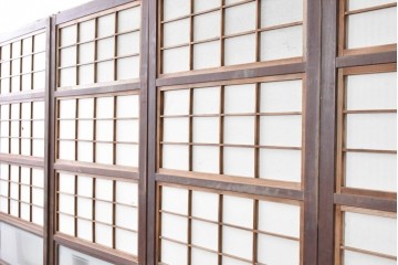 アンティーク建具　昭和初期　裏障子付き　すっきりとした細身の桟が美しい幅狭格子戸4枚セット　(R-087461)