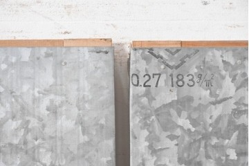 ヴィンテージ建具　昭和後期　インダストリアルな空間づくりにおすすめのブリキ板引き戸2枚セット　(R-087462)