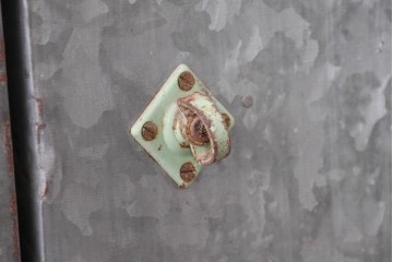 ヴィンテージ建具　昭和後期　インダストリアルな空間づくりにおすすめのブリキ板引き戸2枚セット　(R-087462)