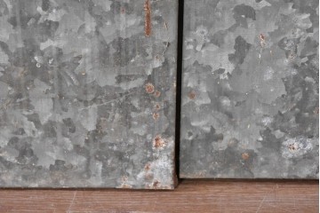 ヴィンテージ建具　昭和後期　インダストリアルな空間づくりにおすすめのブリキ板引き戸2枚セット　(R-087462)