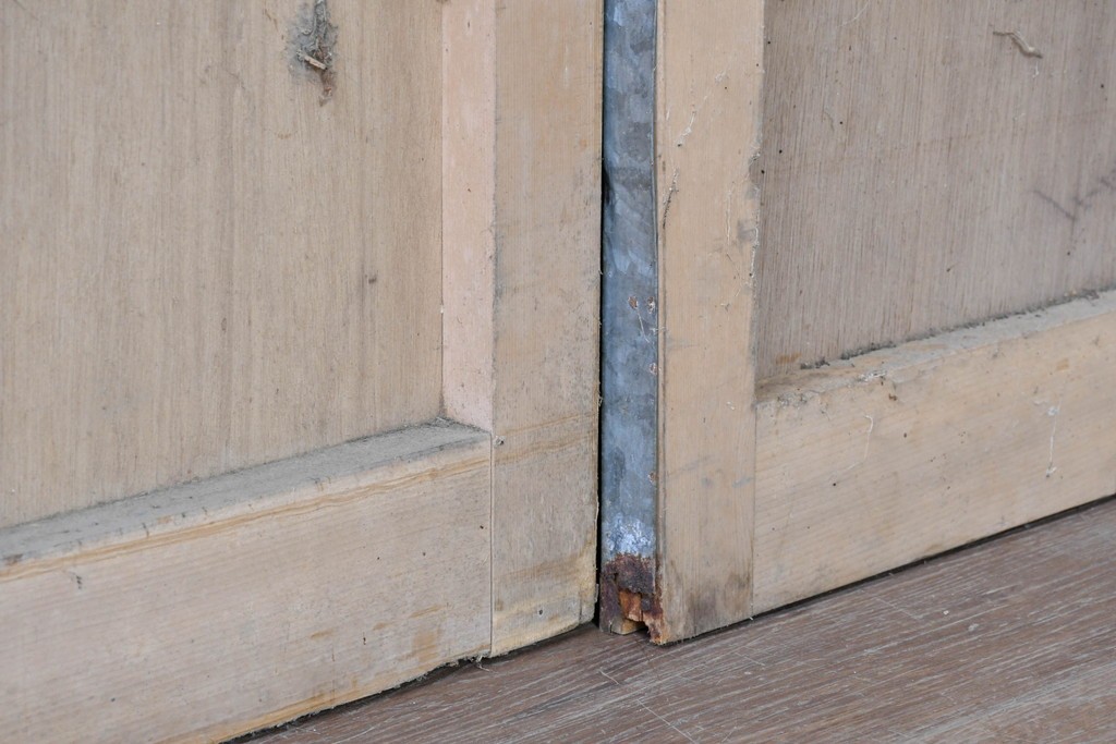 ヴィンテージ建具　昭和後期　インダストリアルな空間づくりにおすすめのブリキ板引き戸2枚セット　(R-087462)