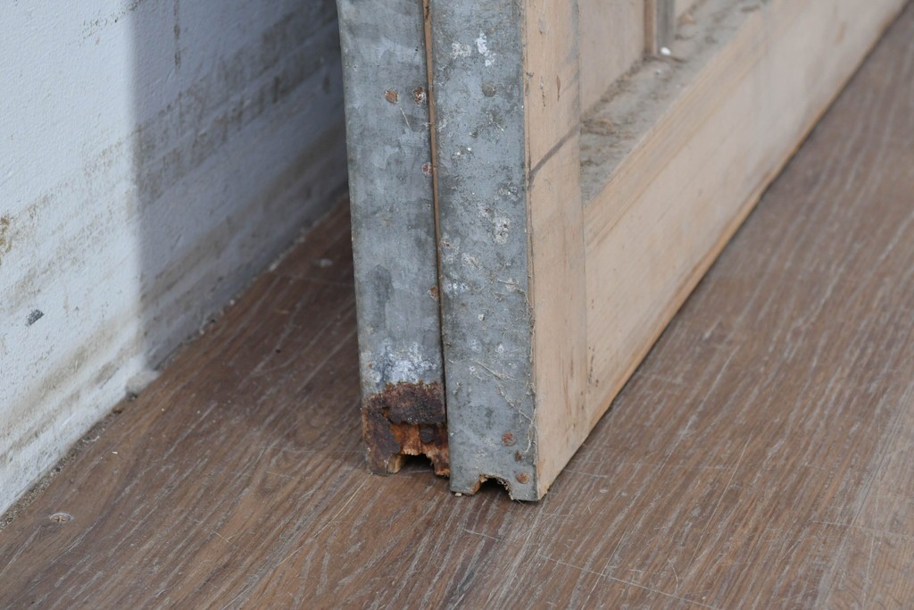 ヴィンテージ建具　昭和後期　インダストリアルな空間づくりにおすすめのブリキ板引き戸2枚セット　(R-087462)