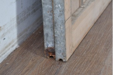 ヴィンテージ建具　昭和後期　インダストリアルな空間づくりにおすすめのブリキ板引き戸2枚セット　(R-087462)