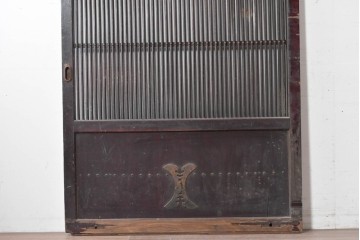 アンティーク建具　明治から大正期　栗材の力強い表情と格子意匠が美しい蔵戸1枚　(R-087464)