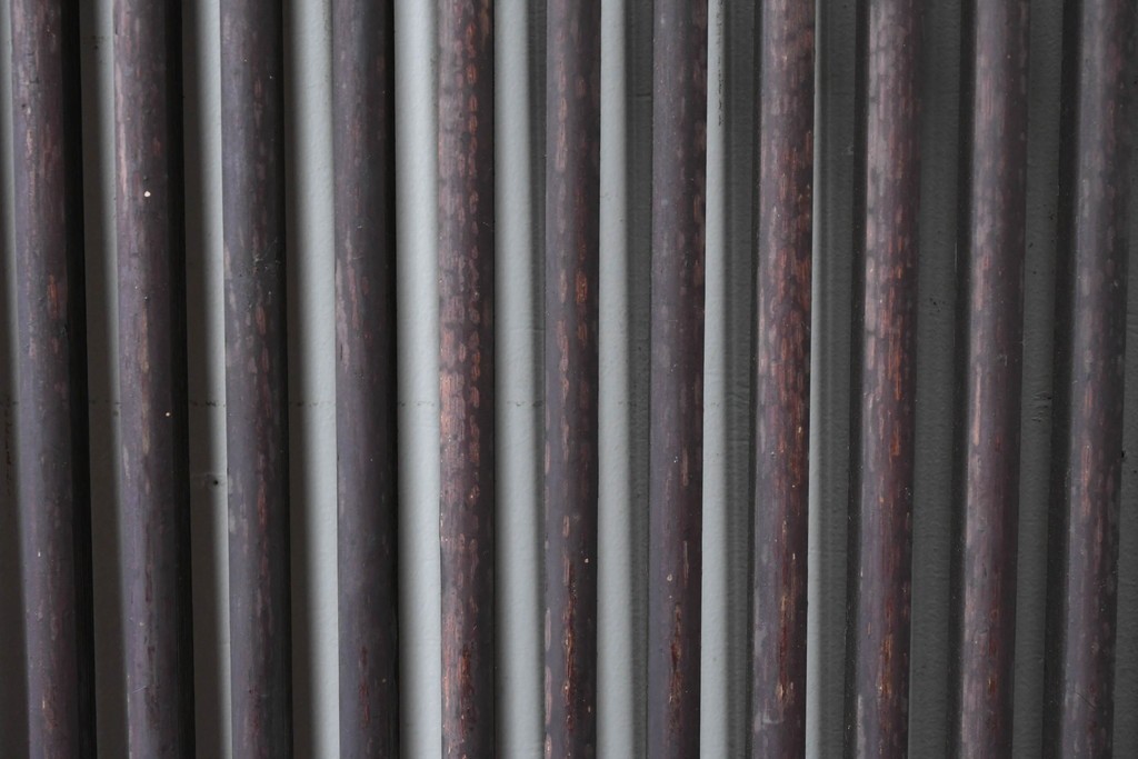 アンティーク建具　明治から大正期　栗材の力強い表情と格子意匠が美しい蔵戸1枚　(R-087464)