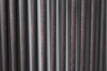 アンティーク建具　明治から大正期　栗材の力強い表情と格子意匠が美しい蔵戸1枚　(R-087464)