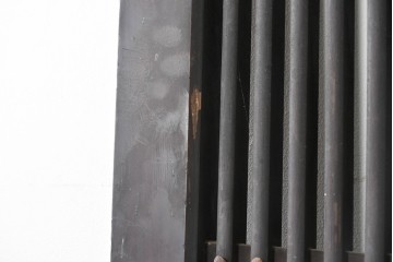 アンティーク建具　明治から大正期　栗材の力強い表情と格子意匠が美しい蔵戸1枚　(R-087464)