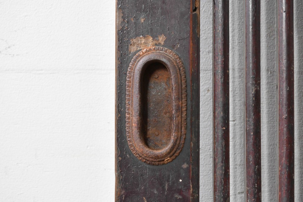 アンティーク建具　明治から大正期　栗材の力強い表情と格子意匠が美しい蔵戸1枚　(R-087464)