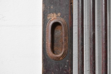 アンティーク建具　明治から大正期　栗材の力強い表情と格子意匠が美しい蔵戸1枚　(R-087464)