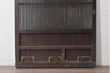 アンティーク建具　明治から大正期　栗材の力強い表情と格子意匠が美しい蔵戸1枚　(R-087464)