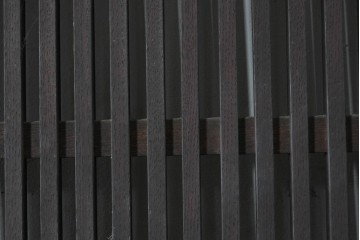 アンティーク建具　明治から大正期　栗材の力強い表情と格子意匠が美しい蔵戸1枚　(R-087464)