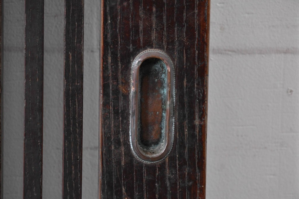 アンティーク建具　明治から大正期　栗材の力強い表情と格子意匠が美しい蔵戸1枚　(R-087464)