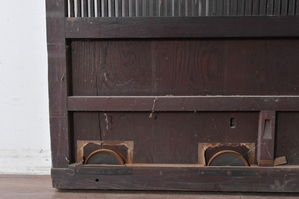 アンティーク建具　明治から大正期　栗材の力強い表情と格子意匠が美しい蔵戸1枚　(R-087464)