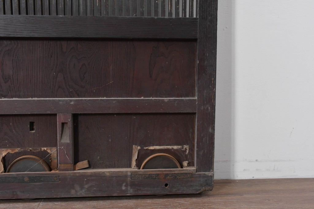 アンティーク建具　明治から大正期　栗材の力強い表情と格子意匠が美しい蔵戸1枚　(R-087464)