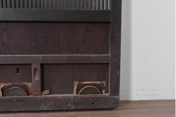 アンティーク建具　明治から大正期　栗材の力強い表情と格子意匠が美しい蔵戸1枚　(R-087464)