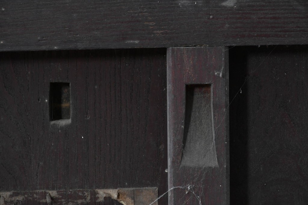 アンティーク建具　明治から大正期　栗材の力強い表情と格子意匠が美しい蔵戸1枚　(R-087464)