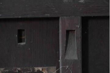 アンティーク建具　明治から大正期　栗材の力強い表情と格子意匠が美しい蔵戸1枚　(R-087464)