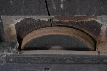 アンティーク建具　明治から大正期　栗材の力強い表情と格子意匠が美しい蔵戸1枚　(R-087464)