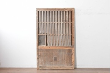 アンティーク建具　明治から大正期　時を重ねた木味が魅力の格子蔵戸1枚　(R-087465)