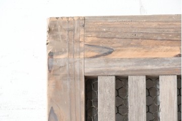 アンティーク建具　明治から大正期　時を重ねた木味が魅力の格子蔵戸1枚　(R-087465)