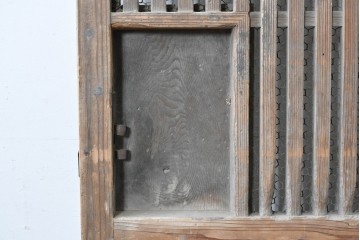 アンティーク建具　明治から大正期　時を重ねた木味が魅力の格子蔵戸1枚　(R-087465)