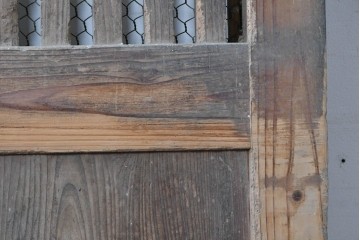 アンティーク建具　明治から大正期　時を重ねた木味が魅力の格子蔵戸1枚　(R-087465)