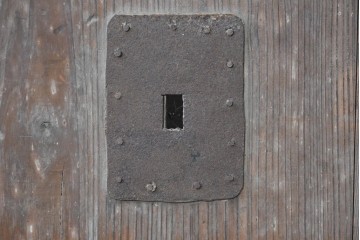 アンティーク建具　明治から大正期　時を重ねた木味が魅力の格子蔵戸1枚　(R-087465)