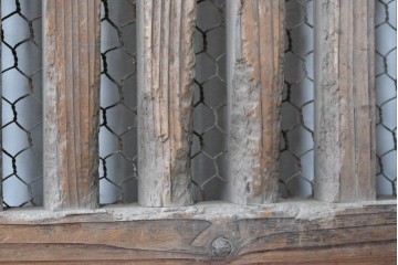 アンティーク建具　明治から大正期　時を重ねた木味が魅力の格子蔵戸1枚　(R-087465)