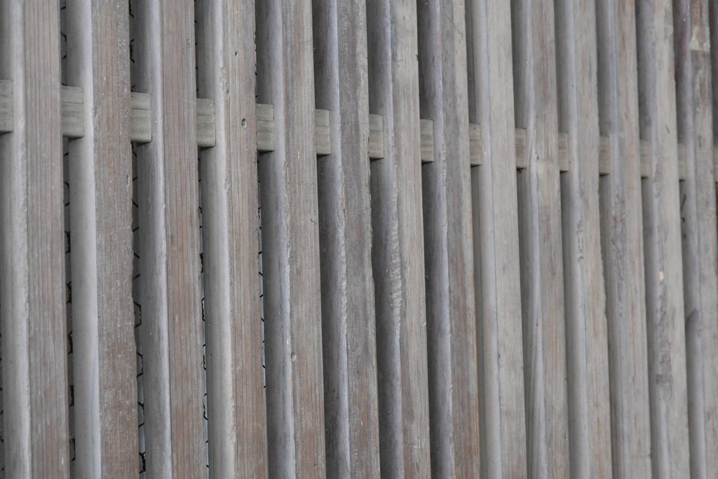 アンティーク建具　明治から大正期　時を重ねた木味が魅力の格子蔵戸1枚　(R-087465)