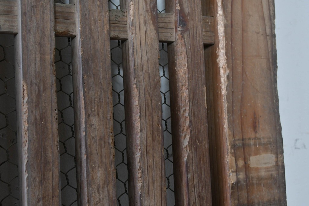 アンティーク建具　明治から大正期　時を重ねた木味が魅力の格子蔵戸1枚　(R-087465)