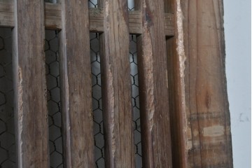 アンティーク建具　明治から大正期　時を重ねた木味が魅力の格子蔵戸1枚　(R-087465)