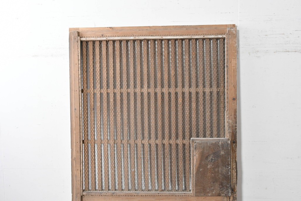 アンティーク建具　明治から大正期　時を重ねた木味が魅力の格子蔵戸1枚　(R-087465)