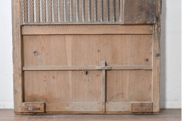 アンティーク建具　明治から大正期　時を重ねた木味が魅力の格子蔵戸1枚　(R-087465)