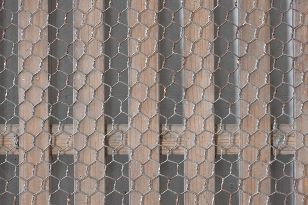 アンティーク建具　明治から大正期　時を重ねた木味が魅力の格子蔵戸1枚　(R-087465)