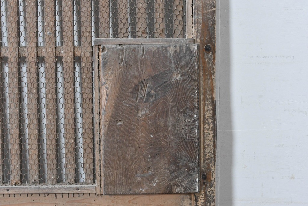 アンティーク建具　明治から大正期　時を重ねた木味が魅力の格子蔵戸1枚　(R-087465)
