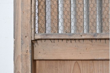 アンティーク建具　明治から大正期　時を重ねた木味が魅力の格子蔵戸1枚　(R-087465)