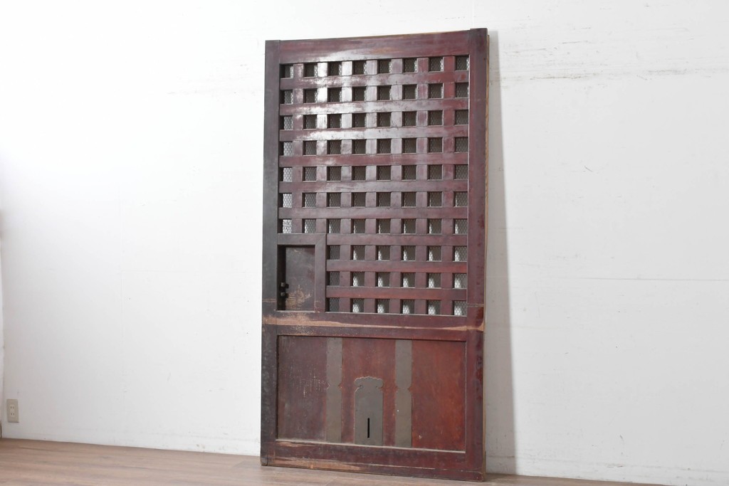 アンティーク建具　明治から大正期　狐格子が目を引く蔵戸1枚　(R-087466)