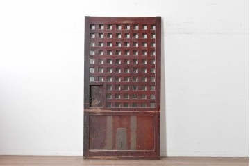 アンティーク建具　明治から大正期　狐格子が目を引く蔵戸1枚　(R-087466)