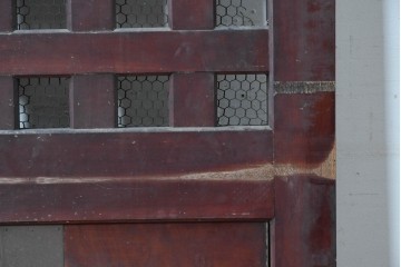 アンティーク建具　明治から大正期　狐格子が目を引く蔵戸1枚　(R-087466)