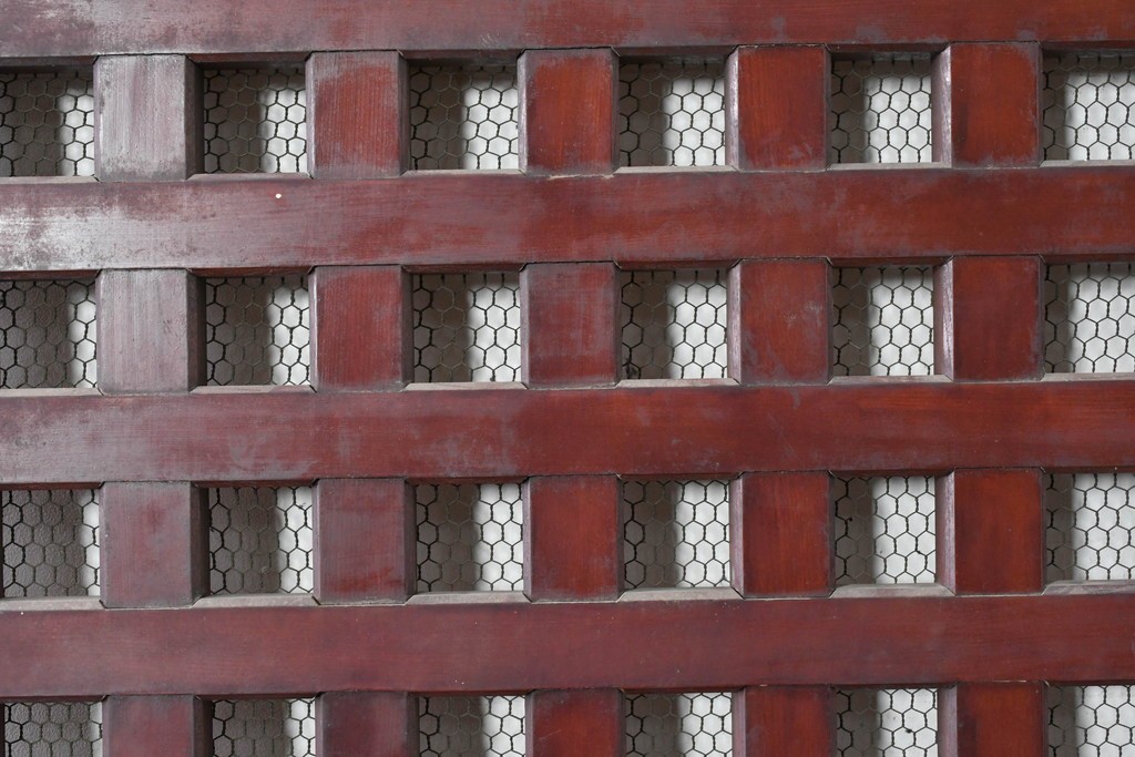 アンティーク建具　明治から大正期　狐格子が目を引く蔵戸1枚　(R-087466)