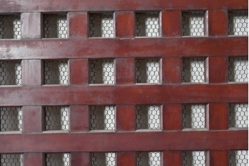 アンティーク建具　明治から大正期　狐格子が目を引く蔵戸1枚　(R-087466)